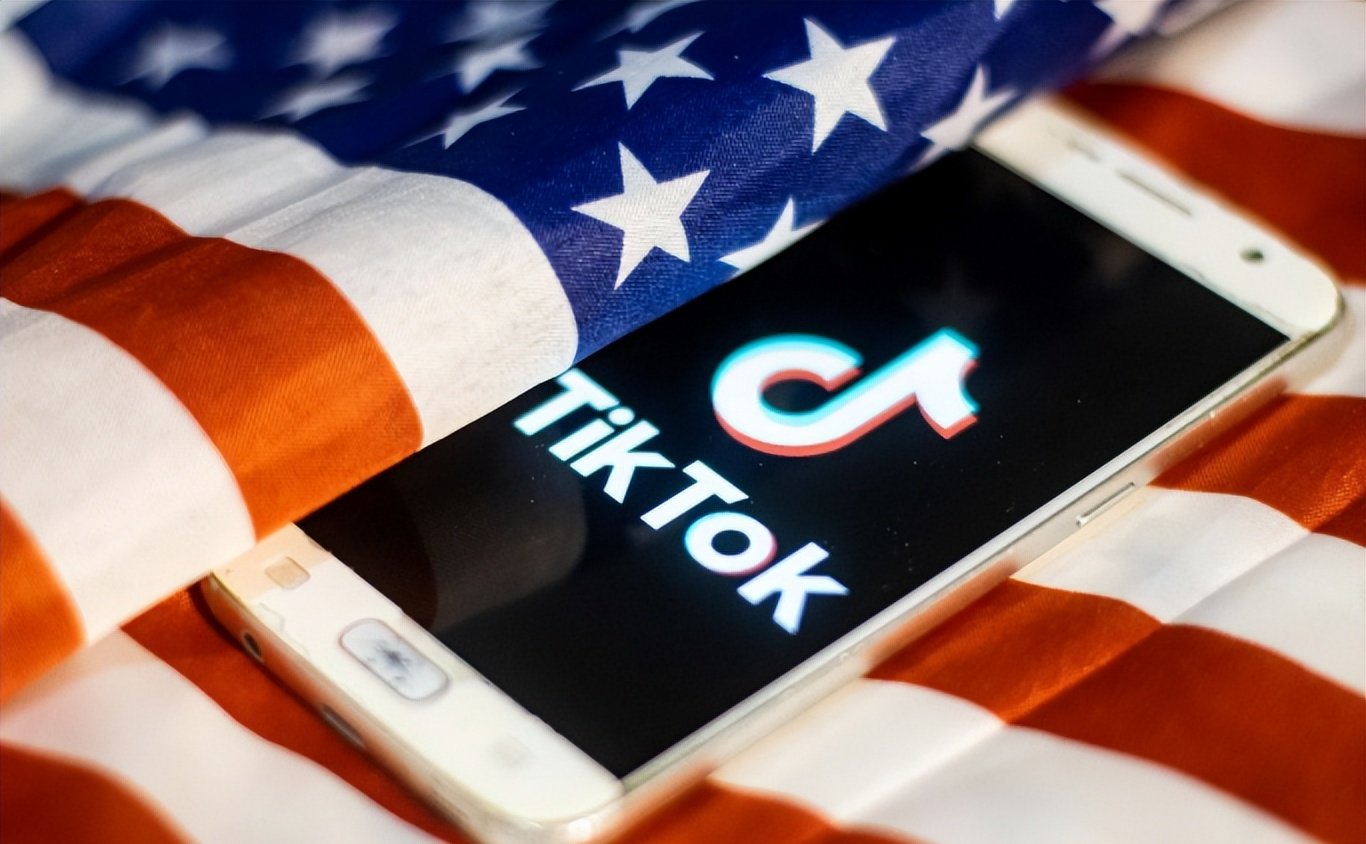 TikTok Shop seller responding to customer reviews with strategic reply management