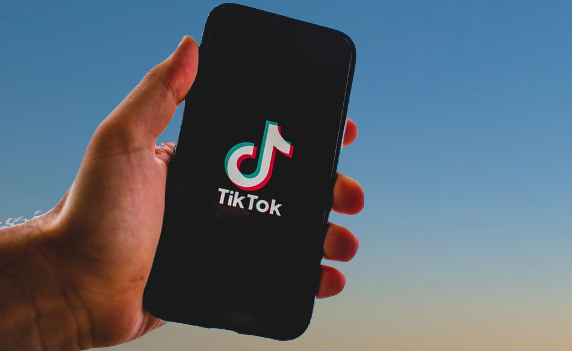 Five checkpoint sample tracking system for TikTok Shop affiliate creators